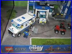 LEGO CITY Store Display RARE Prisoner Trans. 60043 + Police Station 60047