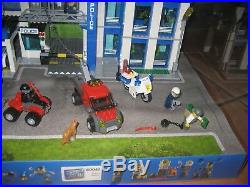 LEGO CITY Store Display RARE Prisoner Trans. 60043 + Police Station 60047